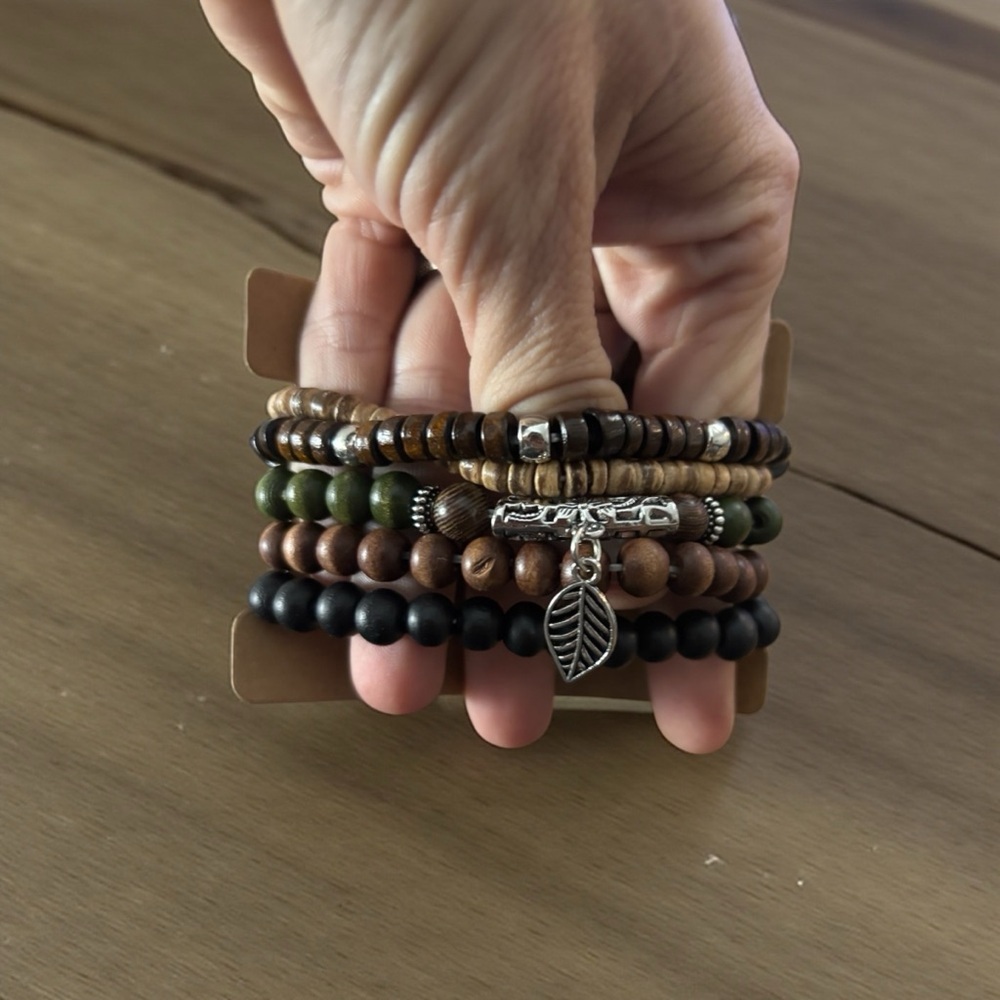 Fashion Jewelry Multicolor Beaded Bracelets with leaf charm - Picture 3 of 6